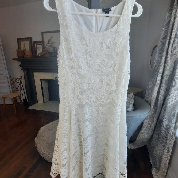Fitted Torrid lace dress with flare skirt, fully lined, knee length, romantic - Picture 3 of 9